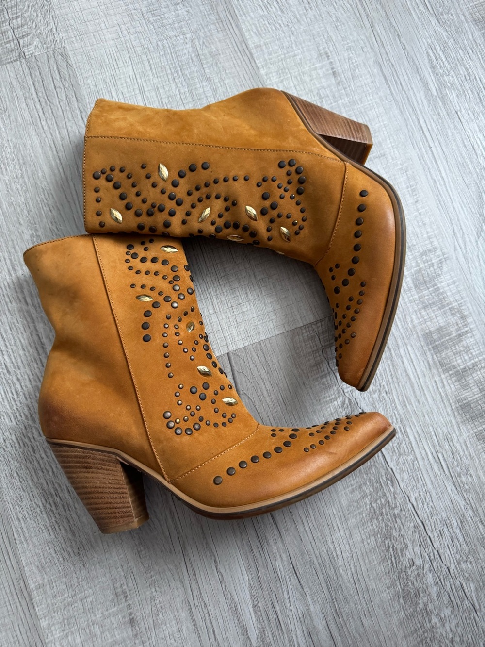 Women's Tan Studded Western Block Heel Ankle Boots